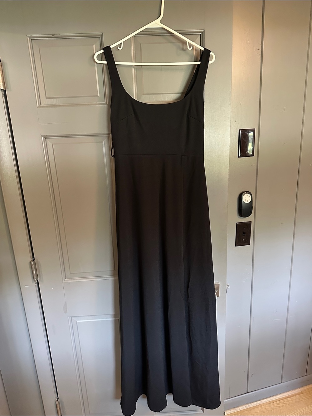 Sleek Black Scoop-Neck Maxi Dress